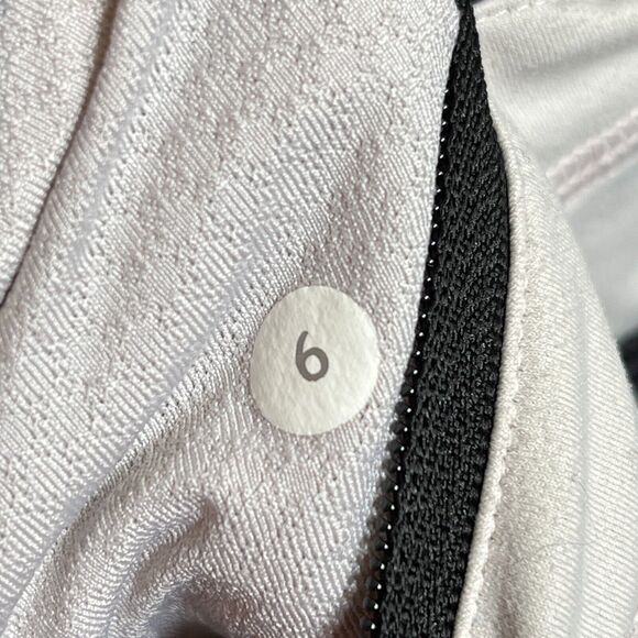 Lululemon Athletica Yoga Black Capri Back Pocket Legging Pant Women's Size 6 - Picture 4 of 8